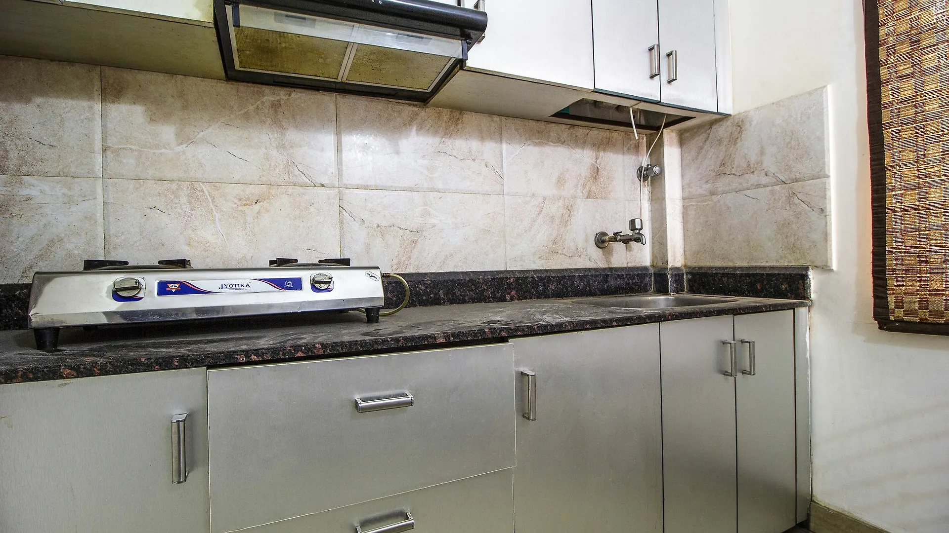 Hotel Fabhotel Moon Hospitality Dlf Phase 3 Gurgaon